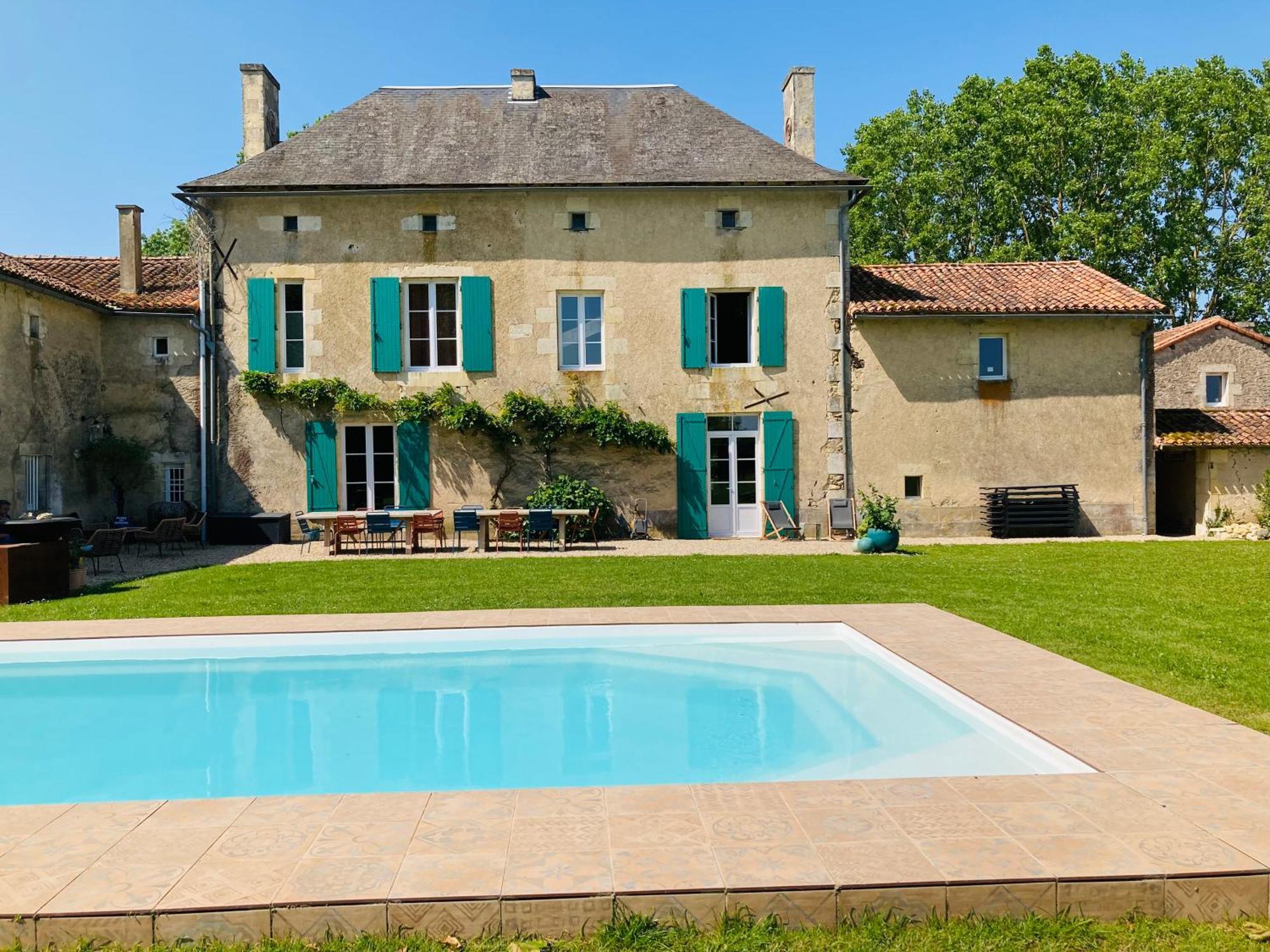 Les Maisons Du Bonheur Bed & Breakfast Chateau-Garnier Luaran gambar